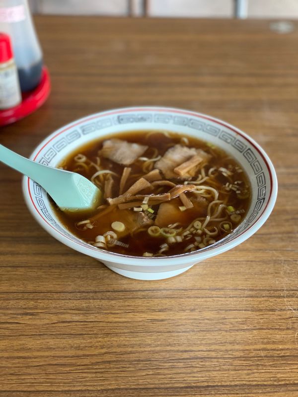 日本・八丈島「八丈島」の写真：ラーメン一杯400円のラーメン屋へ

宝来軒