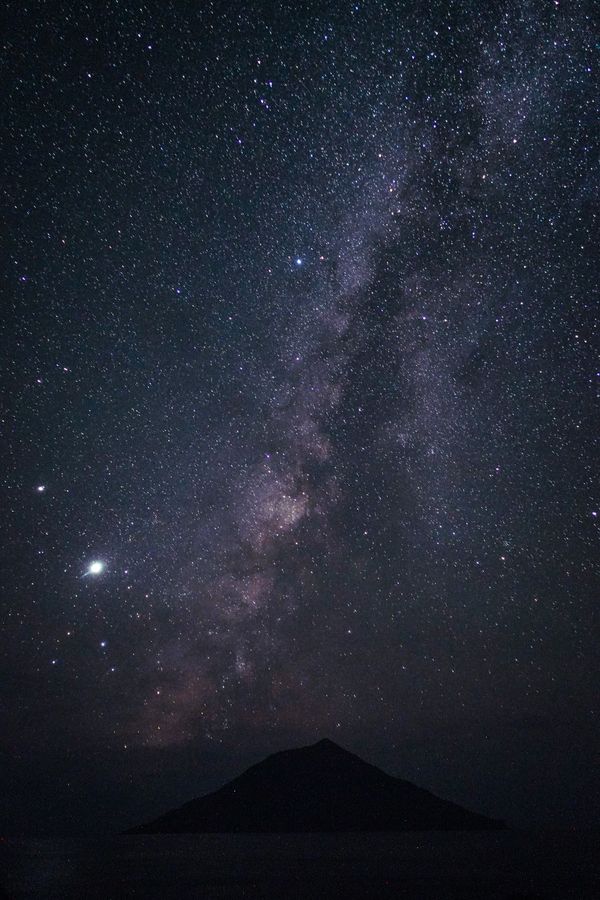 日本・八丈島「八丈島」の写真：タイムラプス撮影中暇なので車の中からコン...