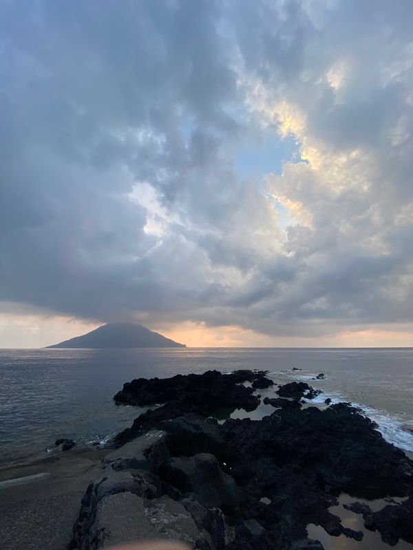 日本・八丈島「八丈島」の写真：次は「ナズマド」へ

ここはロケーション...